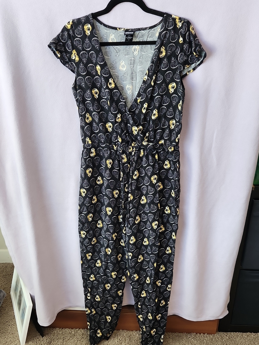🌼3/$25🌼 Her Universe Black and Yellow Star Wars Print BB-8 Jumpsuit